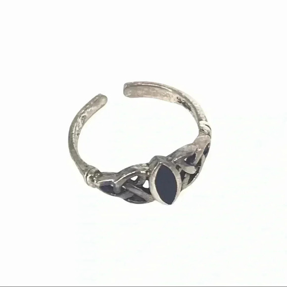 Jewelry - VICTORIAN GOTHIC INSPIRED MOODY TWISTED TRINITY DARK ACADEMIA TOE RING SIZE XS
